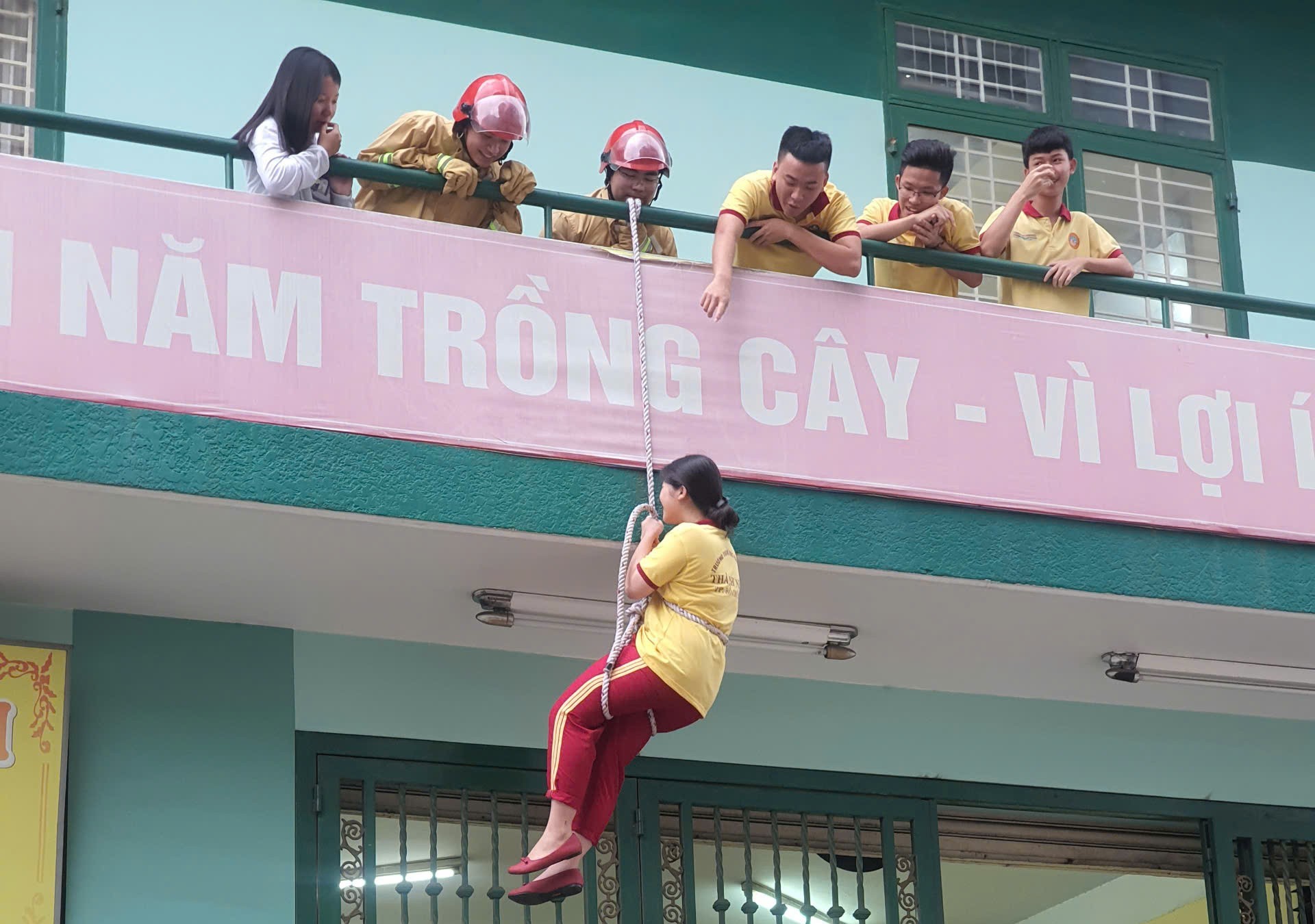 Kỹ năng thực hành xã hội - Thành Nhân 4