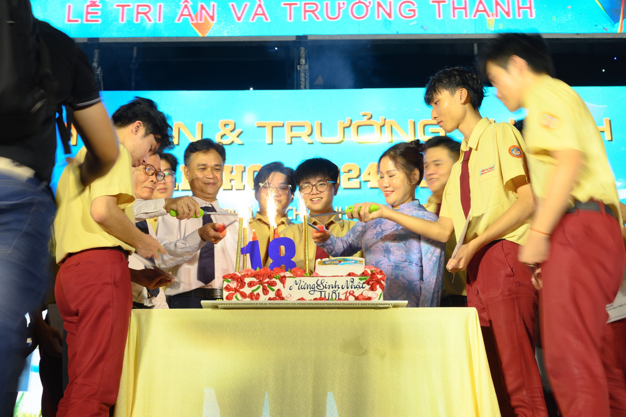 Lễ Tri Ân và Trưởng Thành - Thành Nhân 12